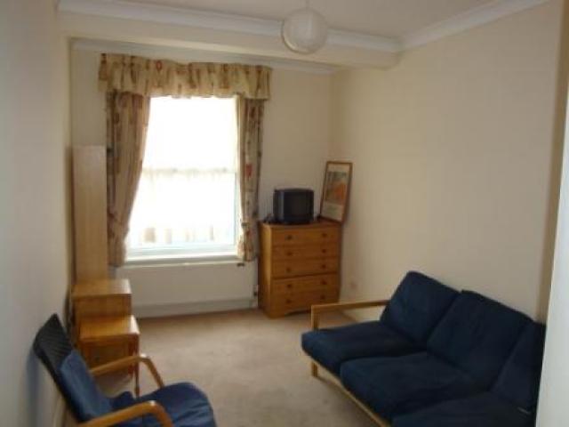 			NEW INSTRUCTION, 2 Bedroom, 1 bath, 1 reception Flat			 Kilburn High Road, KILBURN